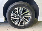 【純正アルミホイール】外観にマッチした純正アルミホイールを装着しております。各種社外アルミホイールや、スタッドレスタイヤも取扱いしております。是非ご相談ください♪