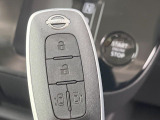 【インテリジェントキー】カバンやポケットに入れたままでもドアの施錠・解錠が可能なスマートキーを装備。エンジンのオン・オフ時もカギを取り出す必要が無いからとっても便利です♪