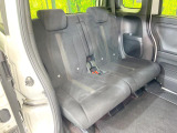 後部座席も気になるようなキズ・汚れやへたり等、大きなダメージはなく、良好な状態です。