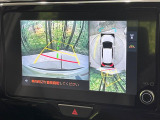 【パノラミックビューモニター】専用のカメラにより、上から見下ろしたような視点で360度クルマの周囲を確認することができます☆死角部分も確認しやすく、狭い場所での切り返しや駐車もスムーズに行えます。