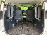 後席を格納すると、これだけの広さが!シーンに合わせたシートアレンジで、大きな荷物も積むことが出来ます♪