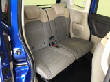 【後席】後席のお足元もとっても広いですよ!♪後席シートも乗り心地OK!ゆったり乗れます♪