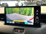 【バックカメラ】駐車時に後方がリアルタイム映像で確認できます。大型商業施設や立体駐車場での駐車時や、夜間のバック時に大活躍!運転スキルに関わらず、今や必須となった装備のひとつです!