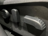 【パワーシート】スイッチ一つで簡単にシートの微調整が可能!電動だから力もいりません!快適なシートポジションにセットして、快適なドライブをお楽しみください。