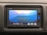 ギヤをR(バック)に入れるとナビの画面に後ろの映像が映るリアカメラ付です。後退時、コンディションが悪い視界でもカラーバックモニターがドライバーをサポートします。