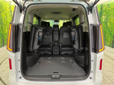 後席を格納すると、これだけの広さが!シーンに合わせたシートアレンジで、大きな荷物も積むことが出来ます♪