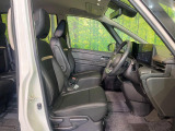 運転席シート廻りは使用感も少なく、良好な状態となっています。前オーナー様が丁寧に使っていたことがよくわかりますね。
