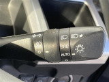【オートライト(AUTO)】外の明るさをシステムが感知して、自動でヘッドライトが点灯します!ヘッドライトをつけ忘れを防ぐ便利機能です。