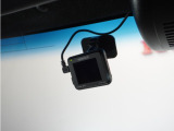 ◆ドライブレコーダー◆映像・音声などを記録する自動車用の装置です。 もしもの事故の際の記録はもちろん、旅行の際の思い出としてドライブの映像を楽しむことができます。