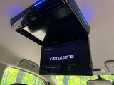 【フリップダウンモニター】大画面モニターで後席でもエンタメをお楽しみいただけます。小さなお子様にも大人気の装備です♪