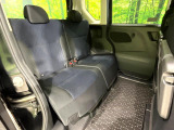後部座席も気になるようなキズ・汚れやへたり等、大きなダメージはなく、良好な状態です。