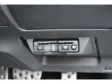ハンドル下にビルトインETC。車種専用ケースにて装着されており運転の邪魔にもならず高速の乗り降りも楽になります。