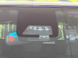【トヨタセーフティセンス】走行中に前方の車両等を認識し、衝突しそうな時は警報とブレーキで衝突回避と被害軽減をアシスト。より安全にドライブをお楽しみいただけます。