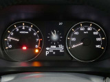 各操作スイッチは使いやすい位置に配置され、とっても見やすいメーターです。夜間時はラグジュアリーな気分にさせてくれる照明が魅力ですので、夜のドライブも楽しみになりますよ♪