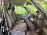 運転席シート廻りは使用感も少なく、良好な状態となっています。前オーナー様が丁寧に使っていたことがよくわかりますね。