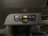 ハンドルの左下にETCがついています。高速道路の料金所の通過も楽々です。 カードの取り出しもしやすい場所についています。