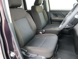 目線の位置も高くて運転席からの視界も良好です。シート高さ位置も調整できるので、乗りやすいですね。