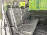 後部座席も気になる運転席シート廻りは使用感も少なく、良好な状態となっています。前オーナー様が丁寧に使っていたことがよくわかりますね。ようなキズ・汚れやへたり等、大きなダメージはなく、良好な状態です。