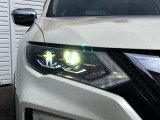 【LEDヘッドライト】悪天候や夜間走行時も良好な視界を確保し安心して運転できる高輝度LEDヘッドライトを装備!点灯速度が早く、消費電力も抑えられています。