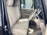 シートはフィット性も良く、楽な運転姿勢を保てます。
