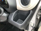 運転席ドリンクホルダー。近くて便利
