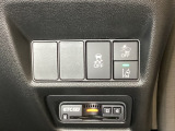 Hondaセンシング用の、VSA(ABS+TCS+横滑り抑制)解除と路外逸脱抑制機能などのオンオフスイッチはハンドルの右側に装備しています。その下にETC2.0がついています。