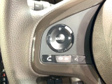 ステアリングにオーディオ操作スイッチが付いています。オーディオ画面に直接タッチしなくても操作が出来ますので、運転に集中できます。