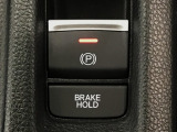 指先の操作でパーキングブレーキの「作動と解除」が行うことができる装備。ブレーキペダルから足を離しても停止し続けてくれるオートブレーキホールド機能。信号待ちなどの際には便利。ECO運転で低燃費走行♪