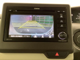 バックモニター付きで、車庫入れやバック時の後方確認をサポート。