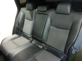 助手席側からの後席ビューです。