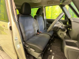 運転席シート廻りは使用感も少なく、良好な状態となっています。丁寧に使われていたことがよくわかりますね。