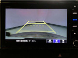 【バックカメラ】運転が苦手な方も車庫入れラクラクです!ギアをリバースに入れれば自動的に切り換わりますので、面倒な操作は不要です♪狭い駐車場もお車を傷つけず安心ですね!