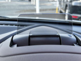 運転中に見やすいヘッドアップディスプレイ付き