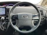 【純正革巻きステアリング】上質な革を使用することで、手にしっかり馴染みとても運転しやすいハンドルです♪