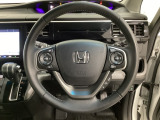 ハンドルにHondaセンシング系のクルーズコントロールやレーンキープアシストなどのスイッチと、オーディオの操作スイッチが装備されています。ハンドルから手を離さず安全に操作できます。