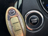 ★【スマートキー&スタートシステム】携帯したスマートキーを取り出すことなく、ドアの施錠・解錠が可能で、ワンプッシュでエンジンがスタート!!