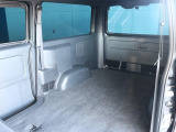 ハイエースならではの広々とした荷室になっています!