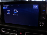 CD、DVD、Bluetooth、AM、FM、AUX、スマートフォン接続ができます。