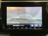 バックでの車庫入れも安心です! リアカメラが付いているバックモニター付のナビを装備しております。操作線もついており距離感も画面から確認できます。