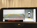 【パノラミックビューモニター】専用のカメラにより、上から見下ろしたような視点で360度クルマの周囲を確認することができます☆死角部分も確認しやすく、狭い場所での切り返しや駐車もスムーズに行えます。