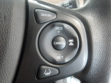 ハンドル右側にはクルーズコントロールのスイッチが装備され運転中の操作も安心して行えます!
