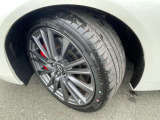 純正アルミホイールが車両とマッチしています!