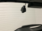 後方にもドライブレコーダーのカメラが付いています。前後両方でお車の周りを監視・記録いたします。