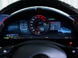 Apple CarPlayや遮熱ウィンド・スクリーンも備え、日常使用における利便性にも配慮されています。
