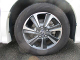 夏タイヤ。純正アルミホイール。