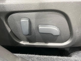 【パワーシート】スイッチ一つで簡単にシートの微調整が可能!電動だから力もいりません!快適なシートポジションにセットして、快適なドライブをお楽しみください。