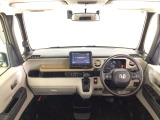 【前方視界】開放的な前方視界!運転がしやすく疲れにくいです♪窓が大きく、見通しがとっても良いおクルマですよ♪