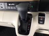 オートマチックシフトレバーは、手になじみ操作しやすい形状で安全運転にもつながります♪