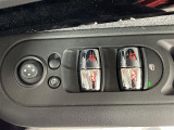 【パワーウインドウ】運転席のスイッチで、各席の窓ガラスの開閉ができます!あると便利ですよね!