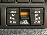 【両側パワースライドドア】スマートキーや運転席のスイッチで後席両側スライドドアの開閉が可能♪電動だから力を入れてドアを開ける必要が無く、小さなお子様でも簡単に開け閉めでき快適です♪